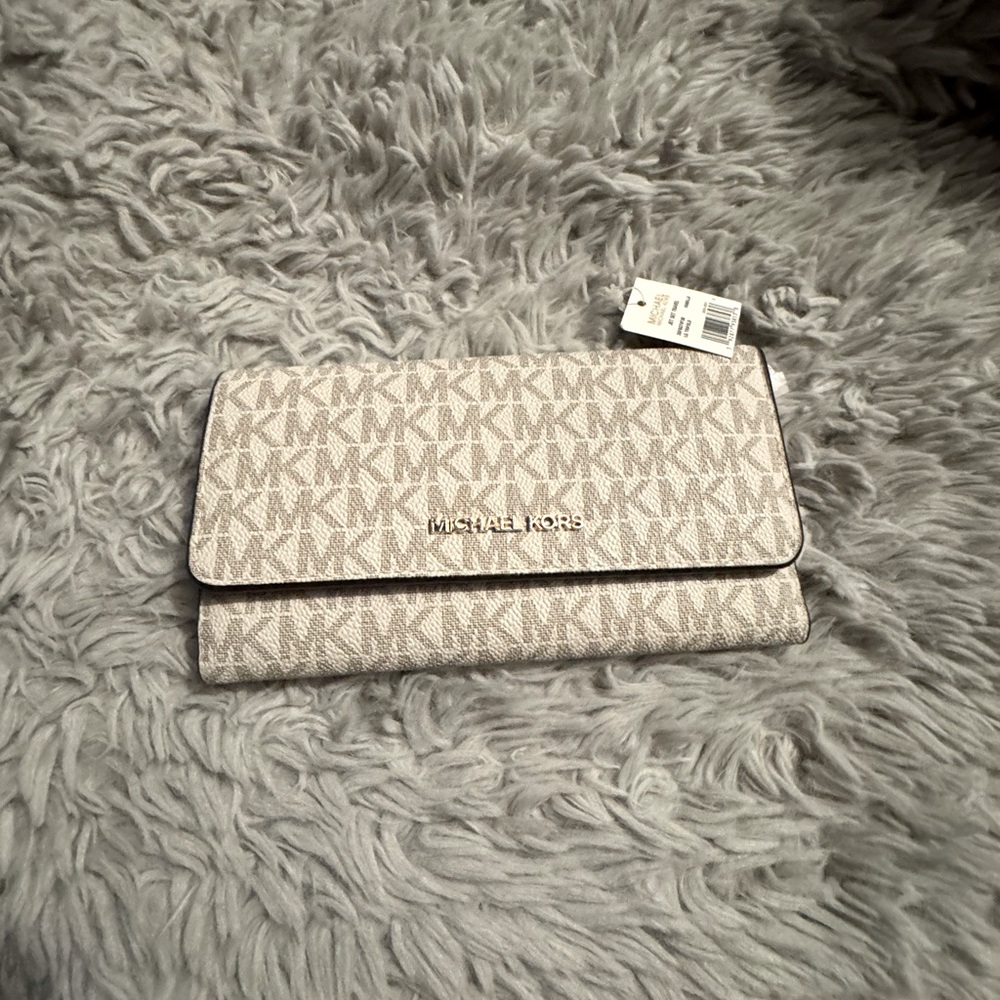 Brand New MIchael Kors Long 3 folds wallet